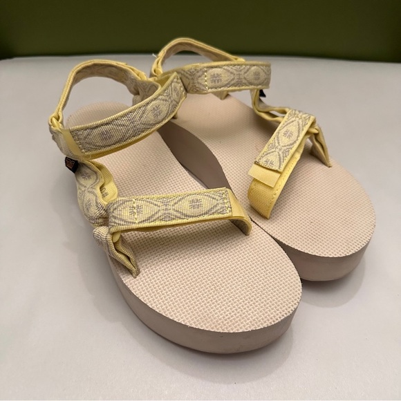 Teva Flatform Sandals in Silver Cloud Butter Yellow Multi women's size 10 - Picture 2 of 5